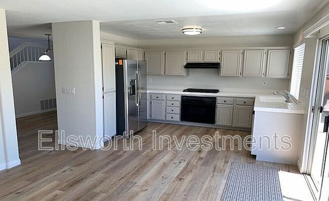 Building Photo - 744 Cardona Ave