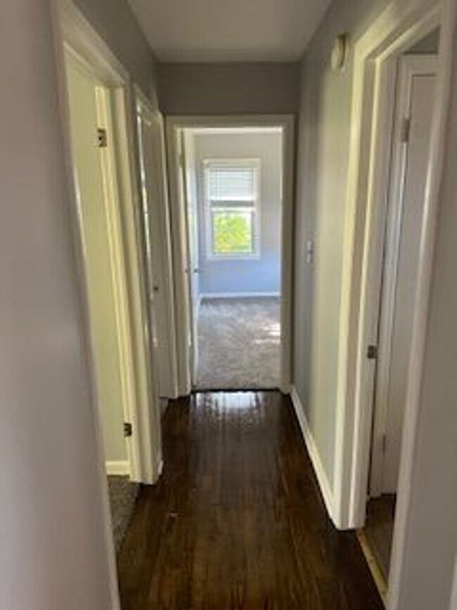Building Photo - Charming 3 Bedroom 1 1/2 Bath