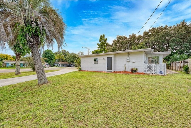 Building Photo - MOVE IN TO THIS SARASOTA HOME NOW WITH ZER...