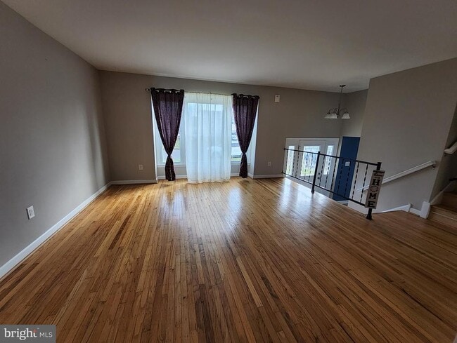 Building Photo - 208 Pelham Rd S