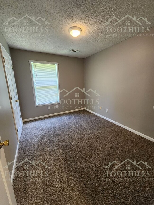 Building Photo - 2 Bedroom Duplex off Hwy 29 S with New Car...