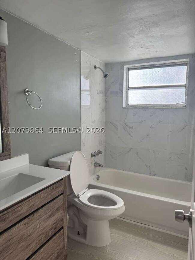 Building Photo - 103 W 26th St