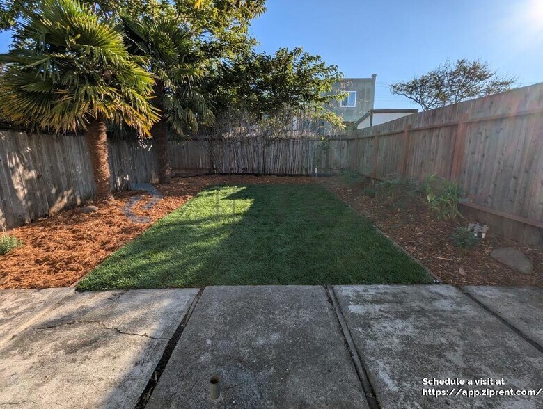 Building Photo - 1051 Stannage Ave