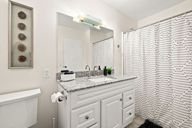 Building Photo - 632 Kenoak Dr