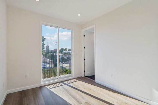 Building Photo - 10717 Addison St