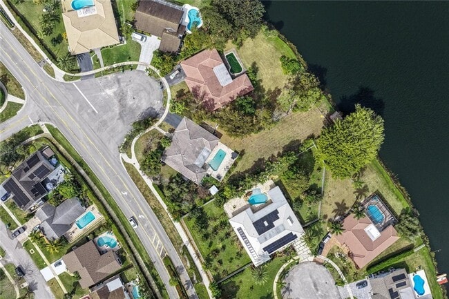 Building Photo - 16770 Lakeview Ct