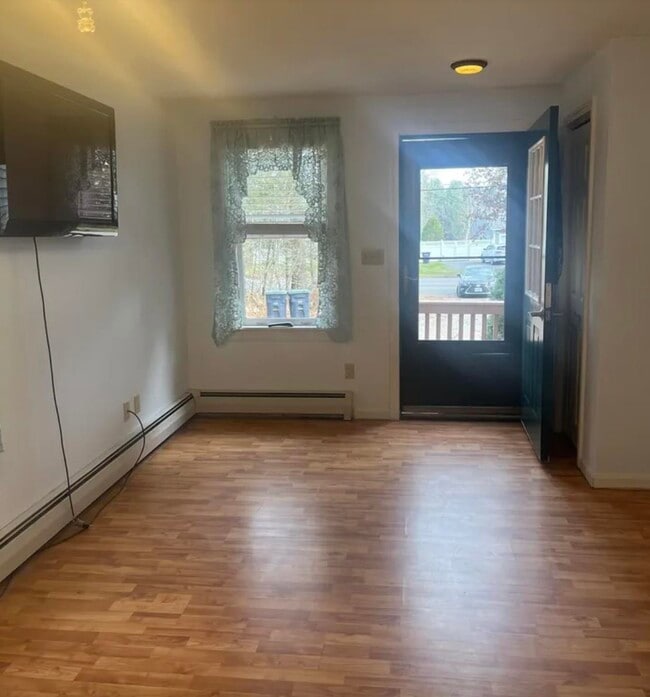 Building Photo - 208 Long Pond Rd