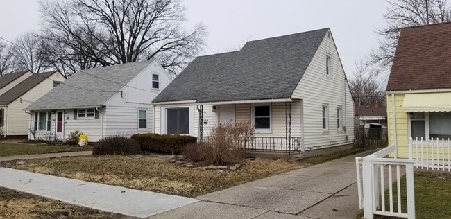 Building Photo - Old Brooklyn - 3 Bedroom Single Family Home