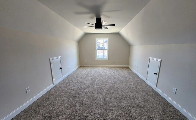 Building Photo - Charming 4 Bedroom 2.5 Bathroom with Bonus Room