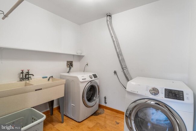 Building Photo - 509 Long Ln