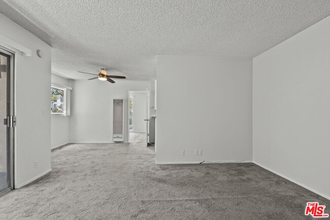 Building Photo - 15286 Sutton St