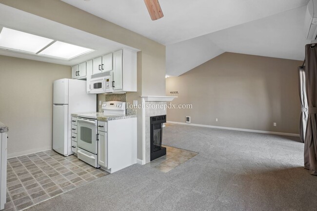 Building Photo - Updated 1BR, 1BA Condo in Murray Hill