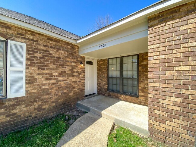 Building Photo - 3 bed, 2 bath home with access to 79 and 40.