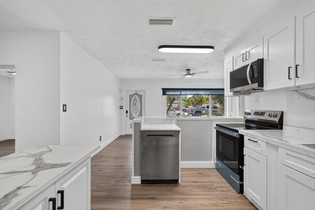 Building Photo - 540 NE 61st St