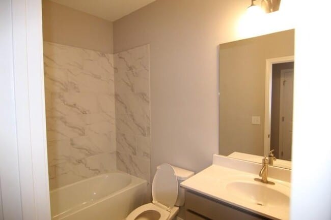 Building Photo - 132 Boxcar Wy SE