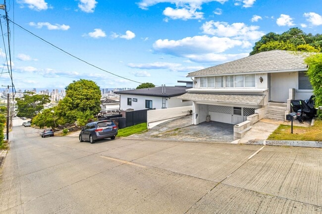 Building Photo - Charming 2BR/1BA Home with Stunning Ocean ...