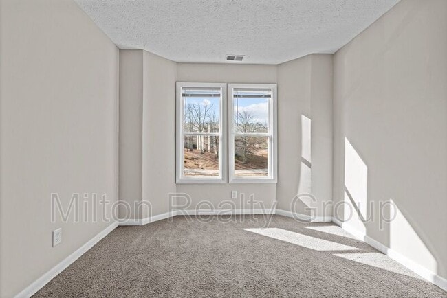 Building Photo - 6748 Willowbrook Dr