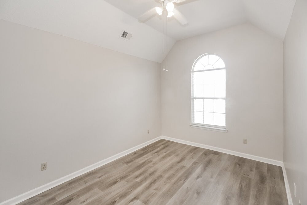 Building Photo - 6987 Country Walk Dr