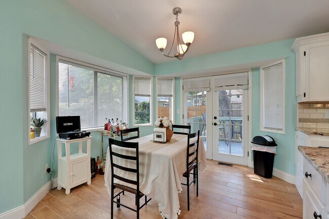 Building Photo - Just like New Home in Steilacoom