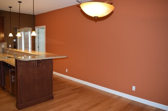 Building Photo - Gorgeous Home Located in Osage Hills Subdivision
