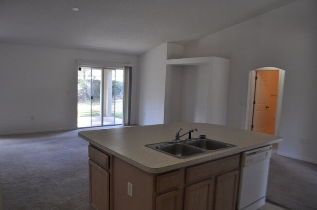 Building Photo - 3 Bedroom 2 Bath Home in Lehigh Woods