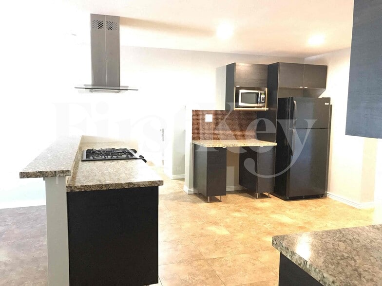 Building Photo - 2308 W Orchid Ln