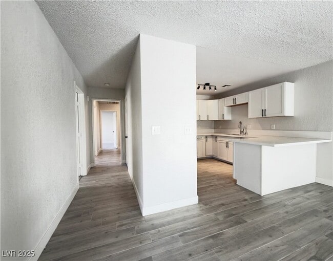 Building Photo - 6779 Pine Valley Dr