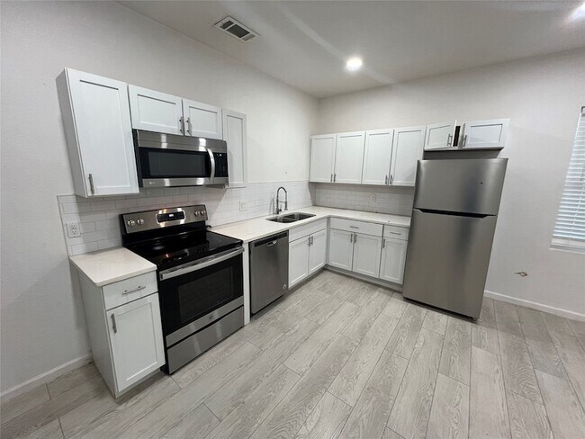 Building Photo - 410 S Vaden St