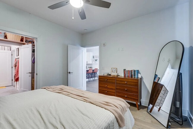 Building Photo - Stylish Updated Apartment Minutes from Downtown