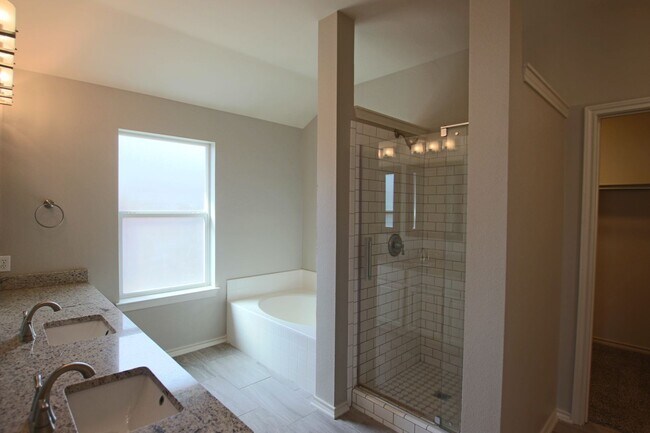 Building Photo - Stunning 3 bed 2 bath in Whitehouse ISD!
