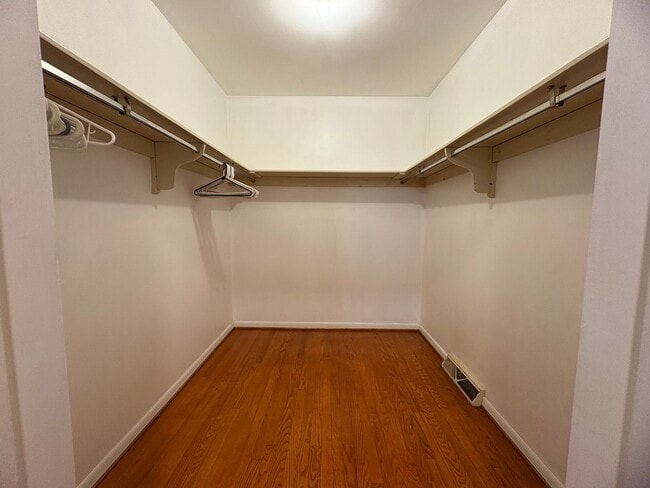 Building Photo - 4 Bedroom Single Family Home Available in ...