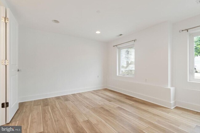 Building Photo - 3325 11th St NW