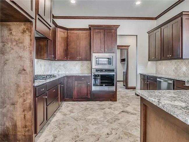 Building Photo - Fantastic 3/2 Gated Neighborhood Choctaw S...