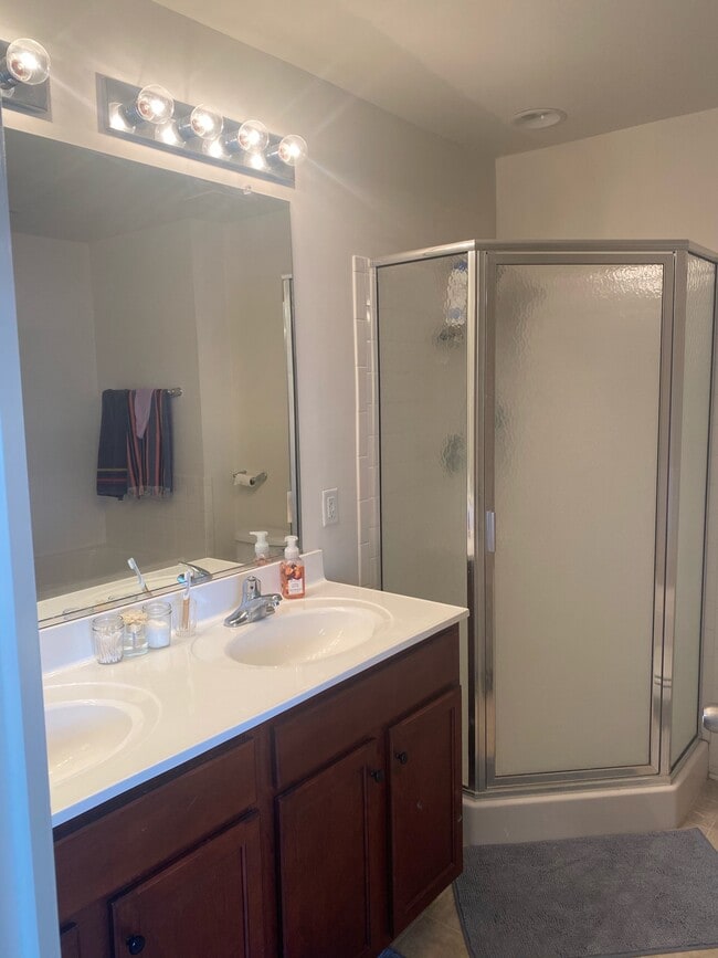 Building Photo - 218 Monticello Square