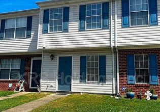 Building Photo - 30 Terri Sue Ct