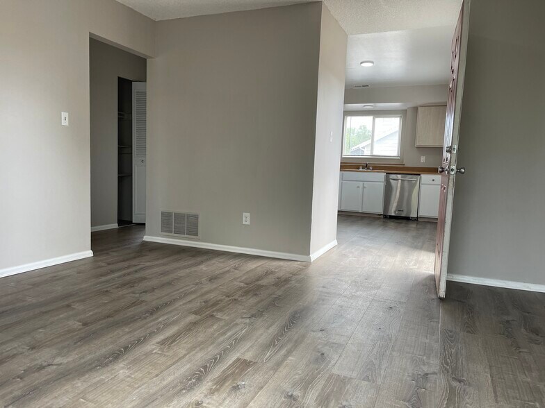 Building Photo - 1003 Mazatlan Cir