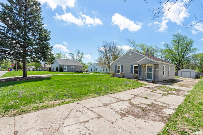 Building Photo - 5209 N Glen Elm Dr