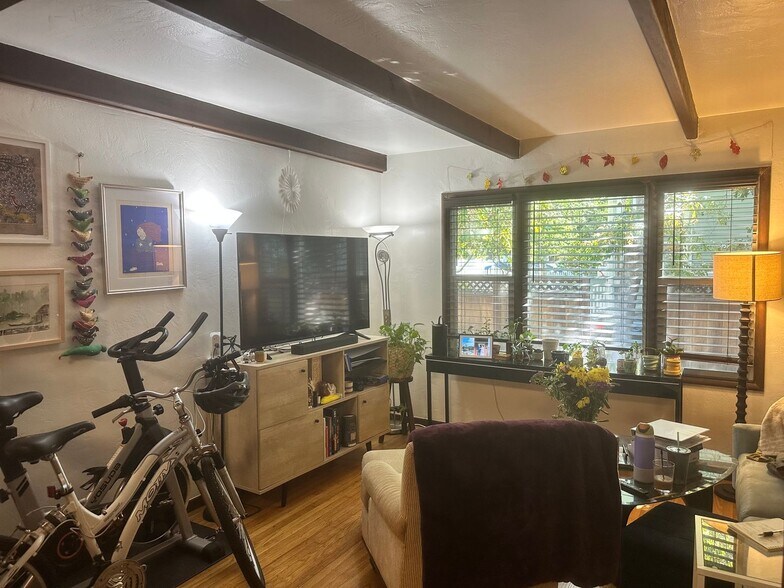 Building Photo - 2114 Ward St