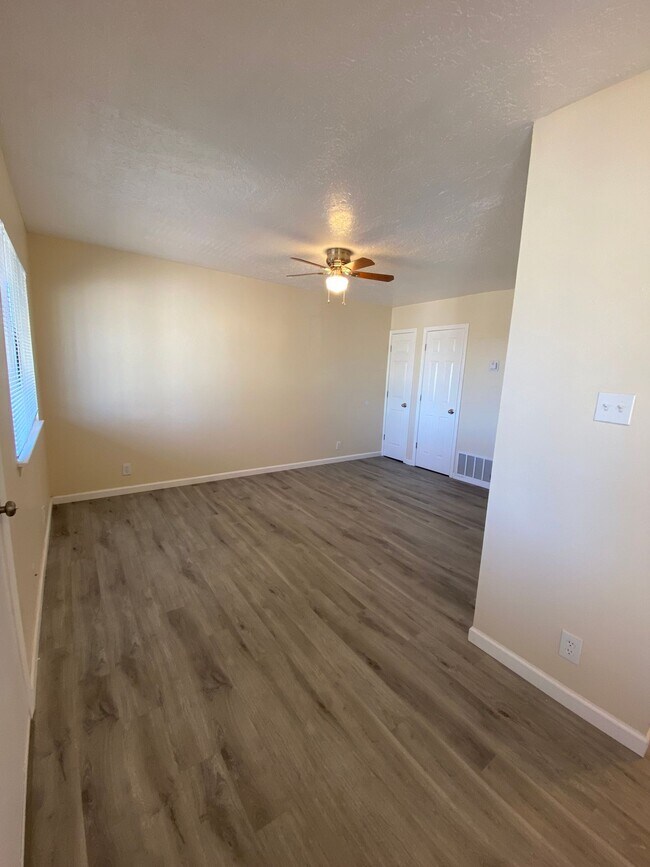 Floorplan - CRESTWOOD APARTMENTS