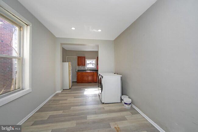 Building Photo - 1078 Morton St