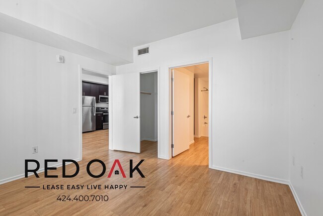 Building Photo - 5837 W Sunset Blvd