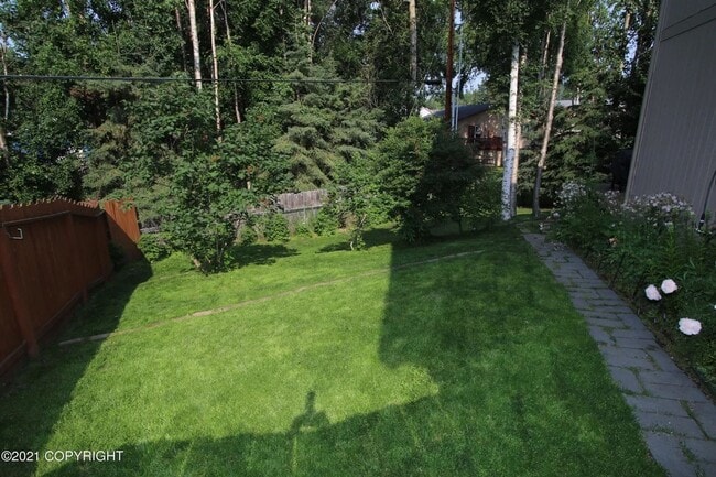 Building Photo - 3 Bedroom South Anchorage Townhouse!