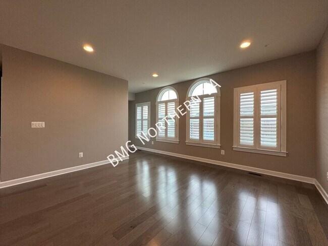 Building Photo - 43339 Stadium Ter