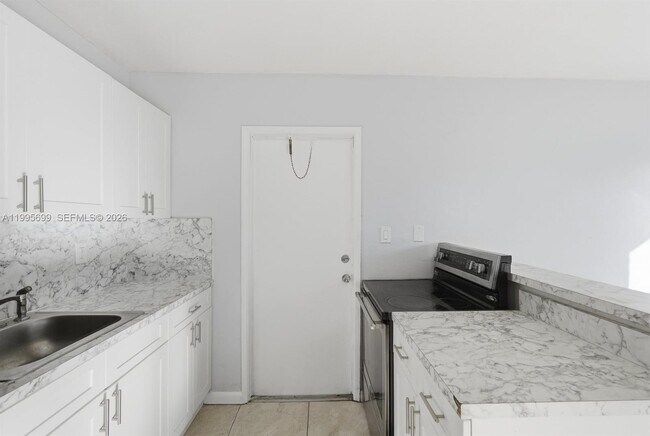 Building Photo - 533 NW 15th Way