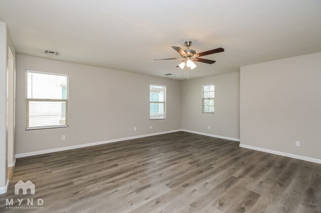 Building Photo - 4079 E Devon Dr