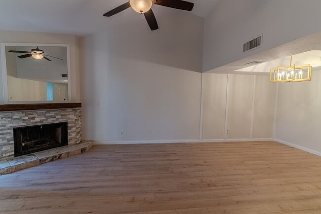 Building Photo - 2-bedroom condo is now available in Scotts...