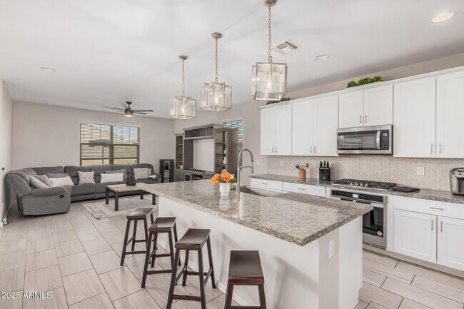 Building Photo - 11022 W Levi Dr