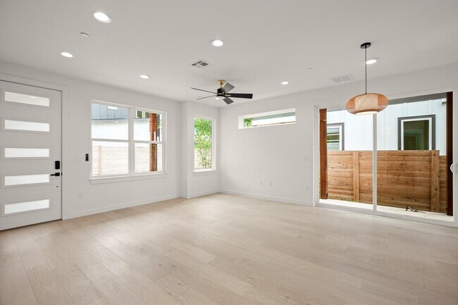 Building Photo - 5305 Ledesma Rd