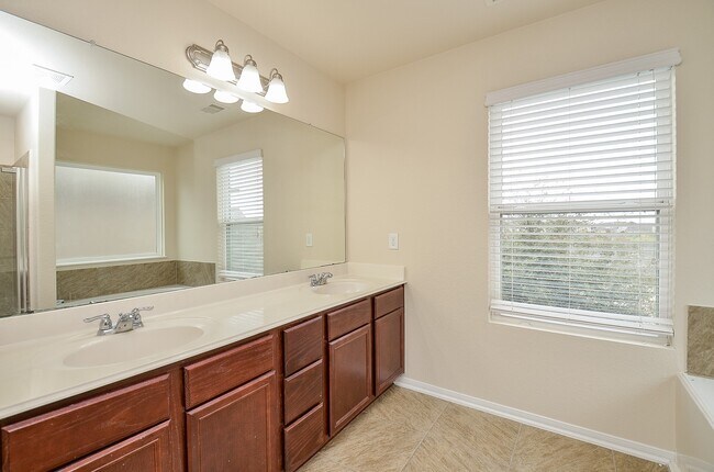 Building Photo - 21610 Yeaney Dr