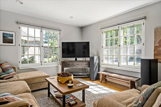 Building Photo - Rare North End Home for Rent
